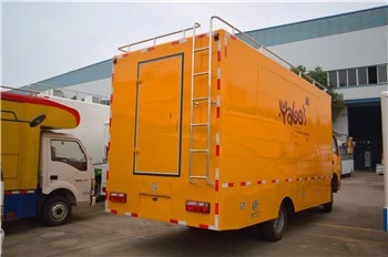 Imágenes de furgonetas y camiones de comida rápida móvil en Singapur