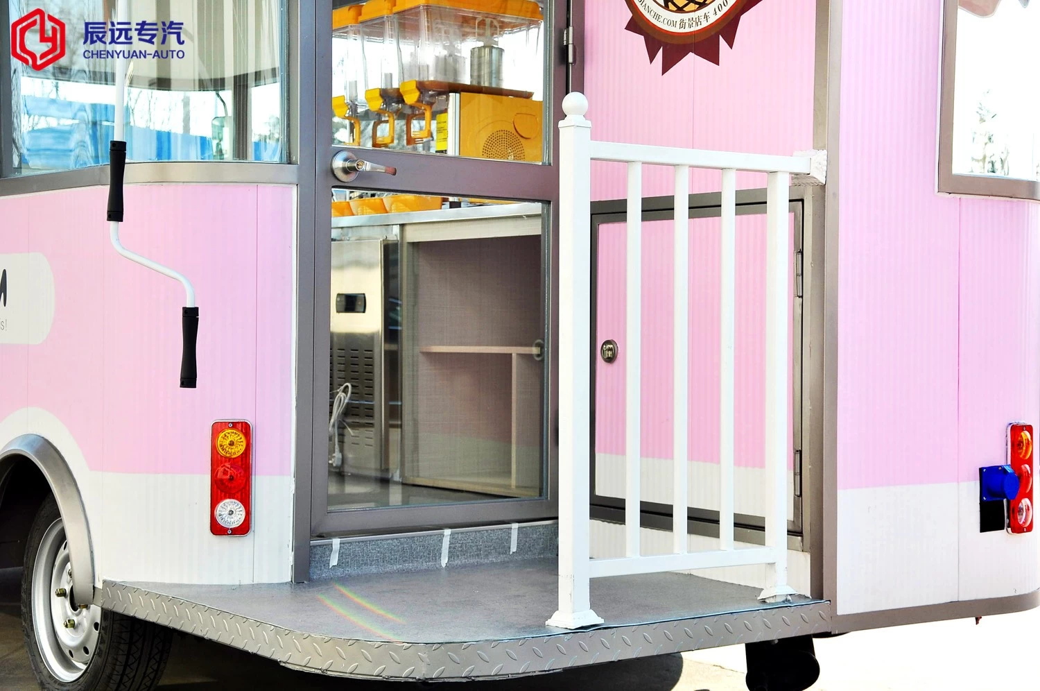 中国制造的流行款式移动冰淇淋车价格
