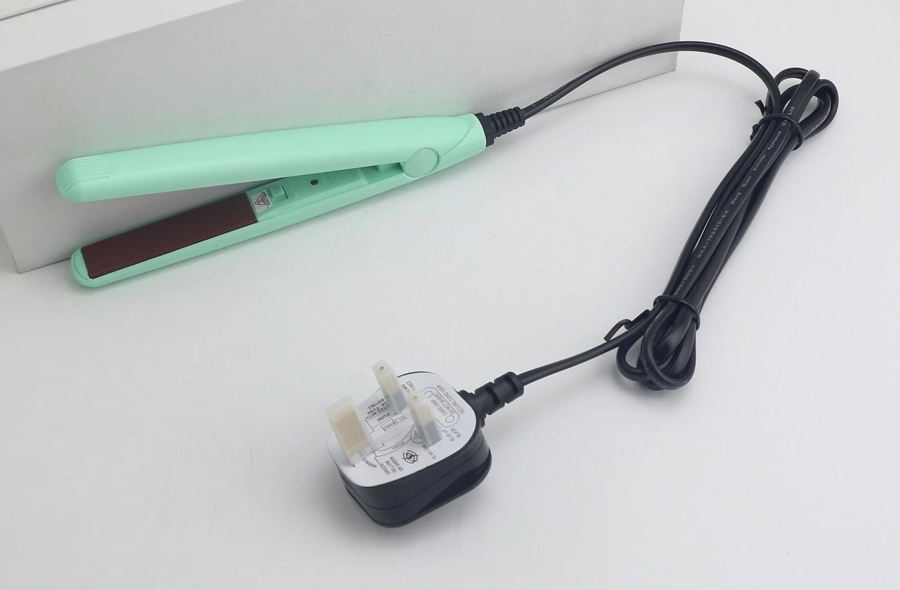 China Mini small portable hair flat iron for travel usage China manufacturer for mini hair straightener manufacturer