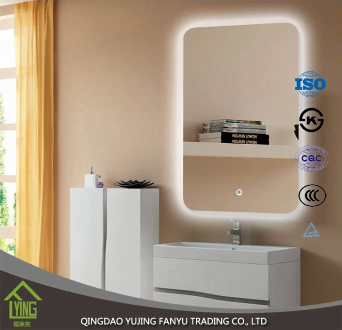 中国 格安価格シルバー素材のバスルームの鏡に光が接続されています。 メーカー