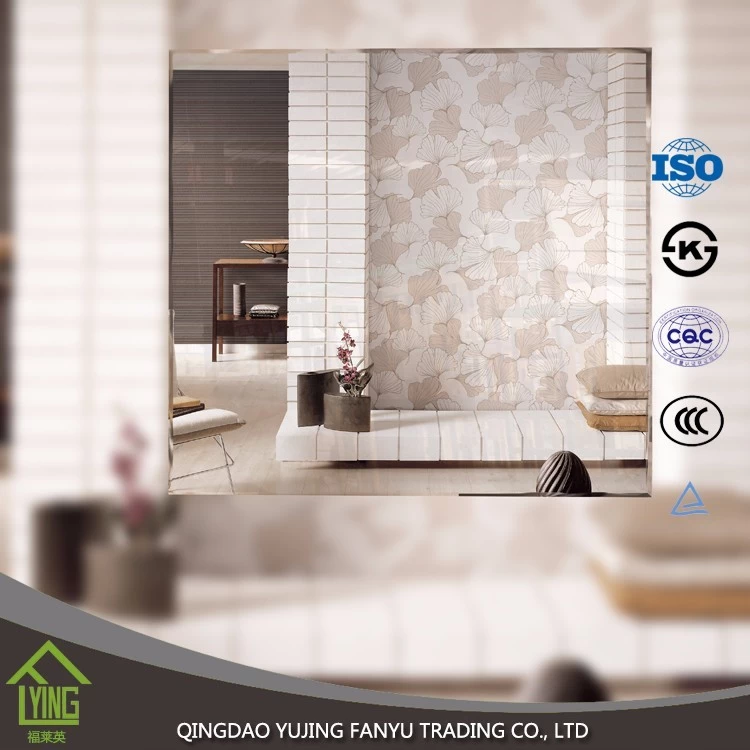中国 装飾的な浴室ミラー低価格グッド デザイン 2 8 mm 装飾的な浴室側の壁ミラー タイル高 メーカー