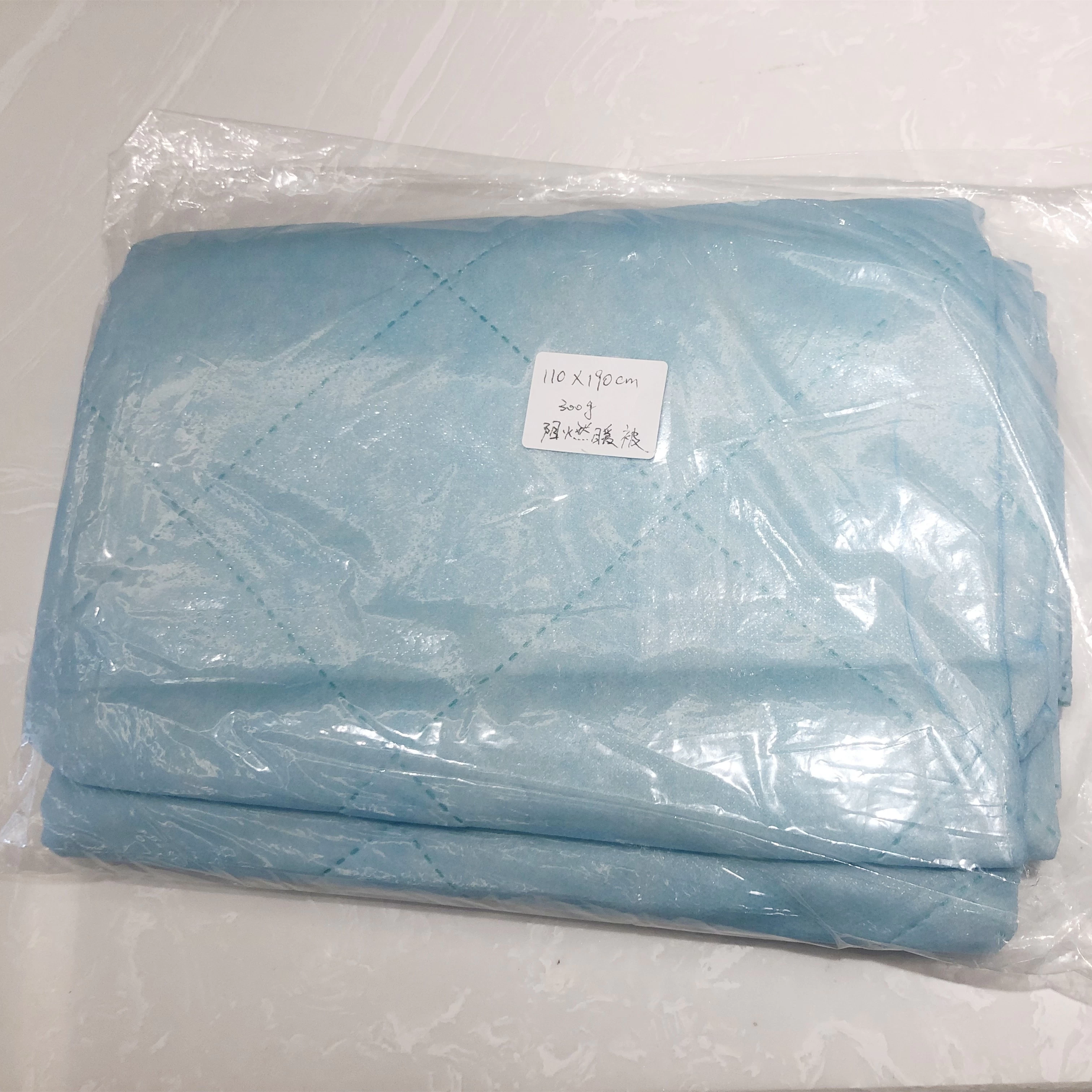 الصين Good quality Disposable non woven medical warming blanket non woven moving blanket الصانع