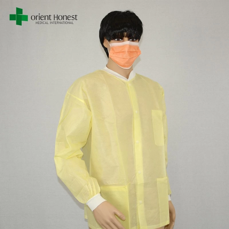 Cina pakai lengan panjang jas lab, jas bedah sekali pakai untuk rumah sakit, tiga saku lab kuning mantel pabrikan