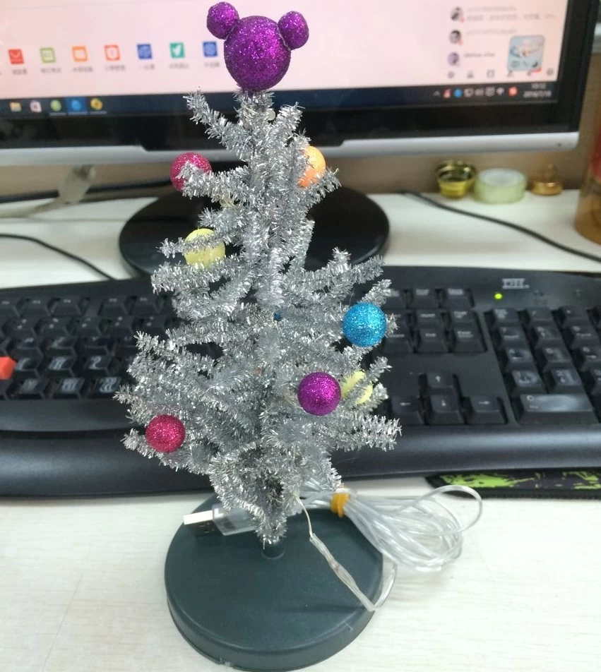 China 8 polegadas mini mesa levou a árvore de Natal fabricante