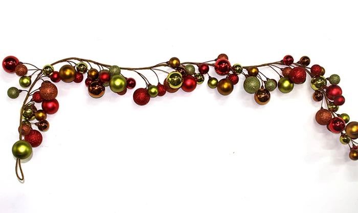 porcelana Decoraciones de la guirnalda de Navidad con bolas de colores fabricante