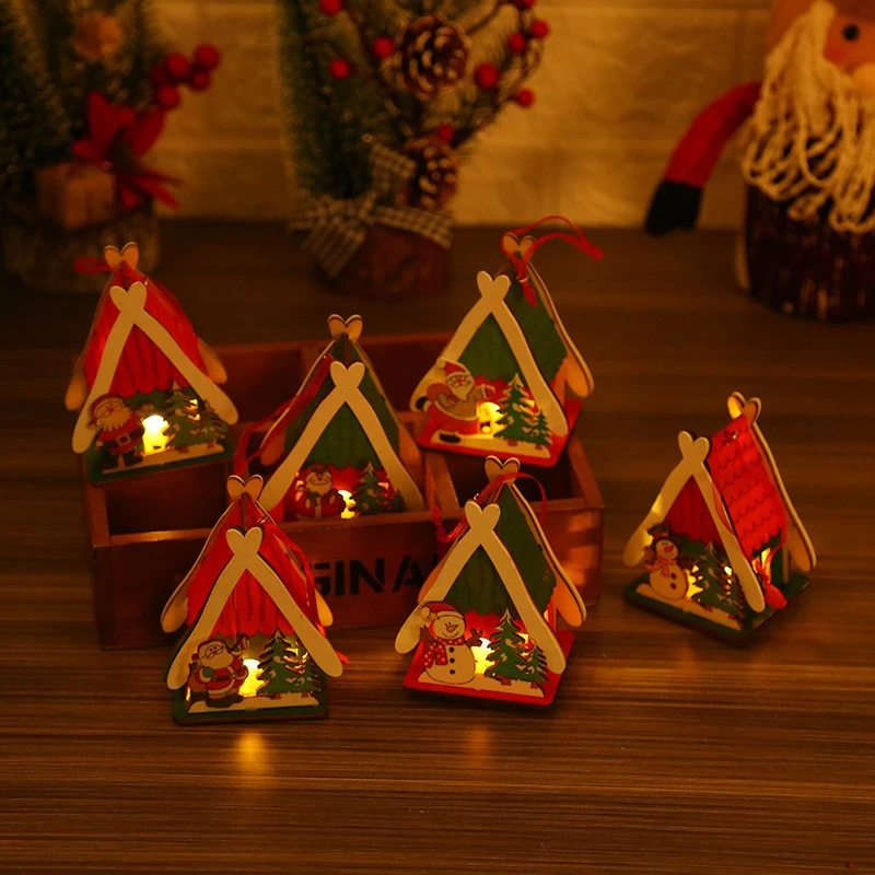 中国 Handmade festival home decoration wooden house miniature led christmas village メーカー