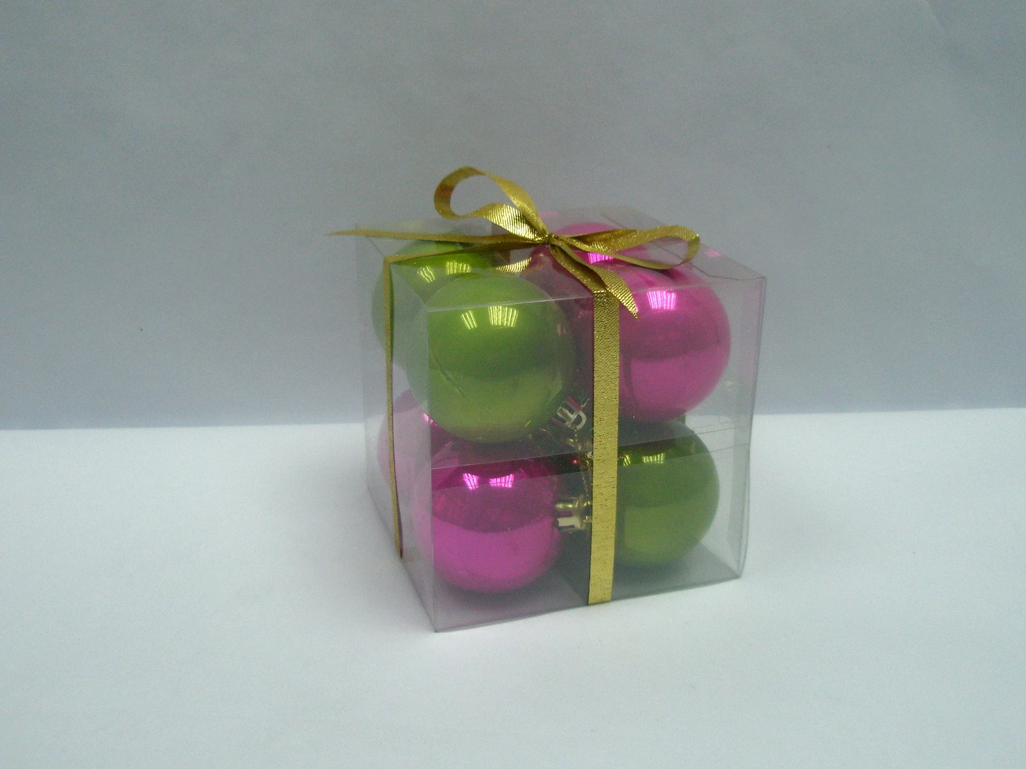 China Bola de Natal multicolor plástico liso fabricante