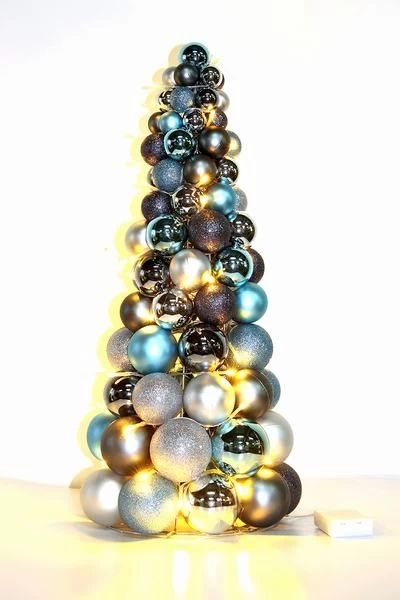 China Shatterproof Plastic Battery Operated Outdoor Christmas Ball tree manufacturer