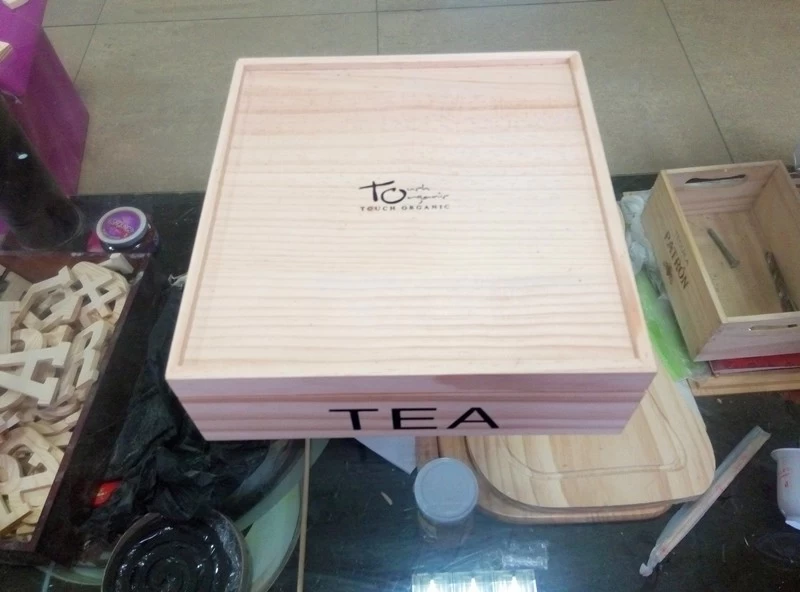 China Großhandelskundenspezifische Farbe aus massivem Holz Teedose mit Fach Hersteller