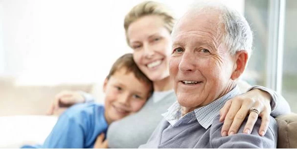 Aiutare le persone anziane con demenza a vivere in modo indipendente più a lungo