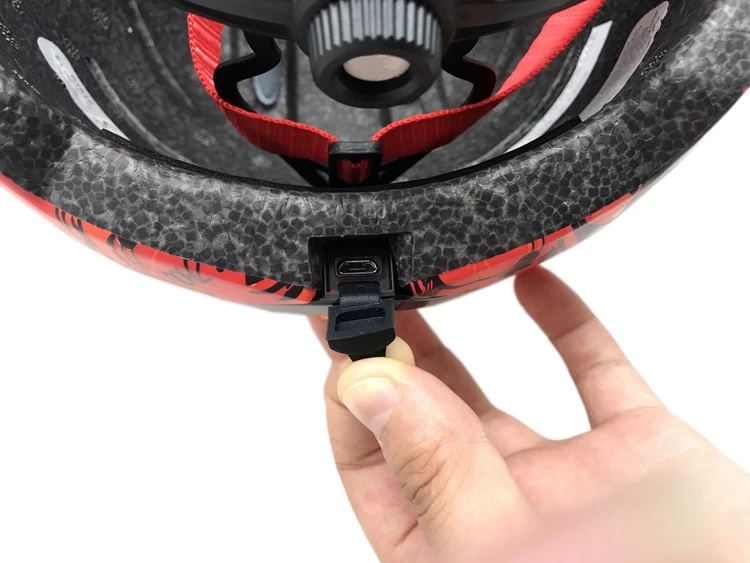 Nuovo casco della bici di Bluetooth con l'altoparlante senza fili integrato  del Bluetooth