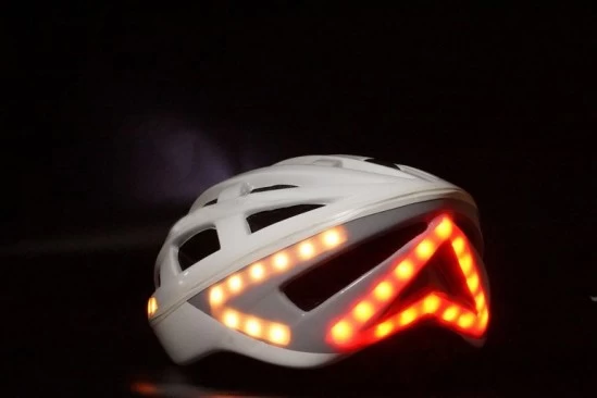 smart helmet with turn light