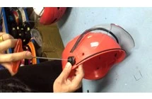 安全ヘルメットにバイザーのインストール