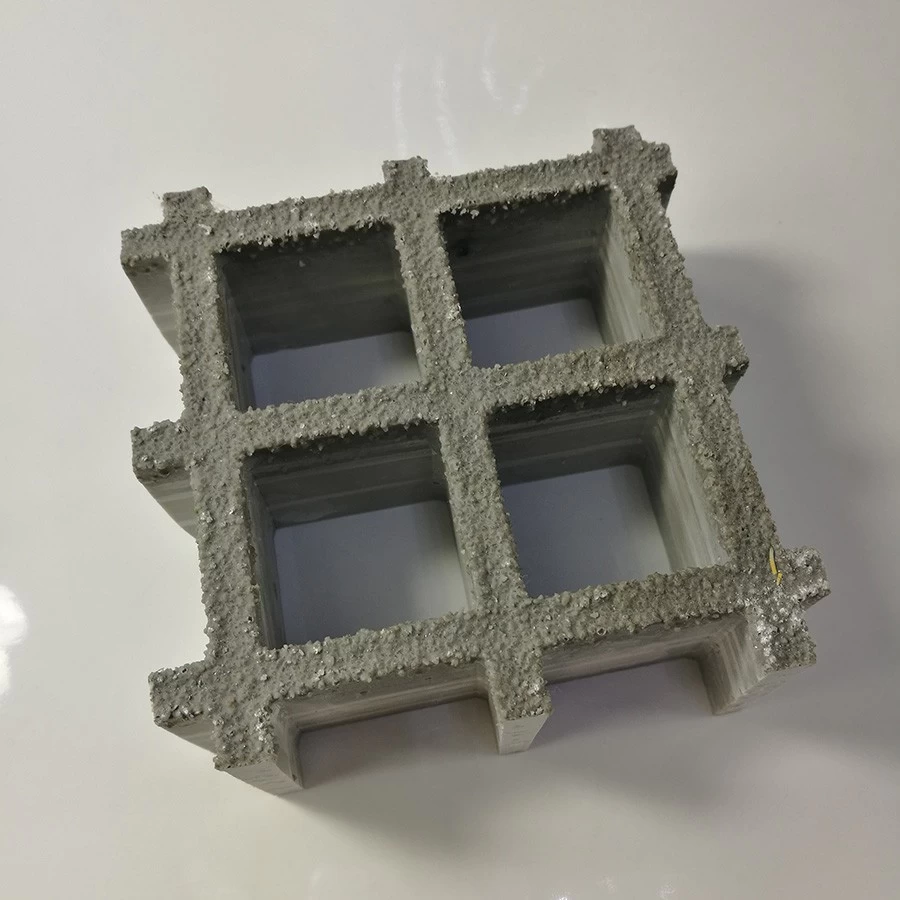 Chine Caillebotis de polymère renforcé par fibre de verre de granulation de fibre de verre noire moulée par épaisseur de 30mm fabricant