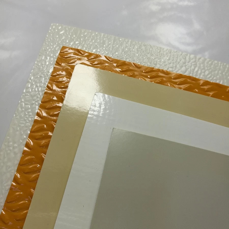 Chine Panneaux de mur de salle de bains de FRP de fibre de verre blanche lisse et gravée en refief fabricant