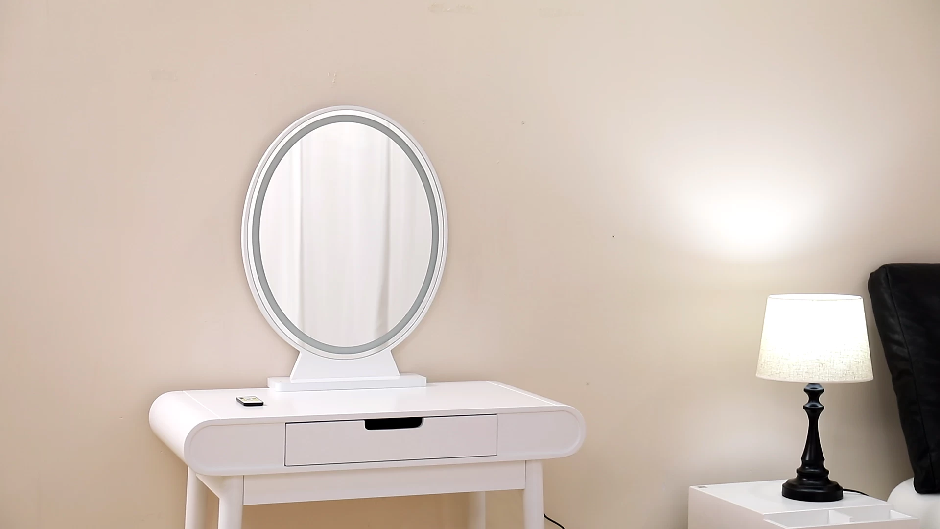 Wooden Vanity Mirror Can Adjust Light Color and Brightness With Remote Control