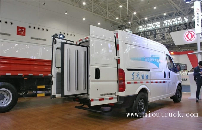 China DongFeng YuFeng 136 hp 4x2 refrigerado caminhões fabricante