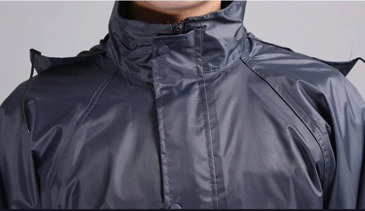 معطف واق من المطر مع شريط عاكس