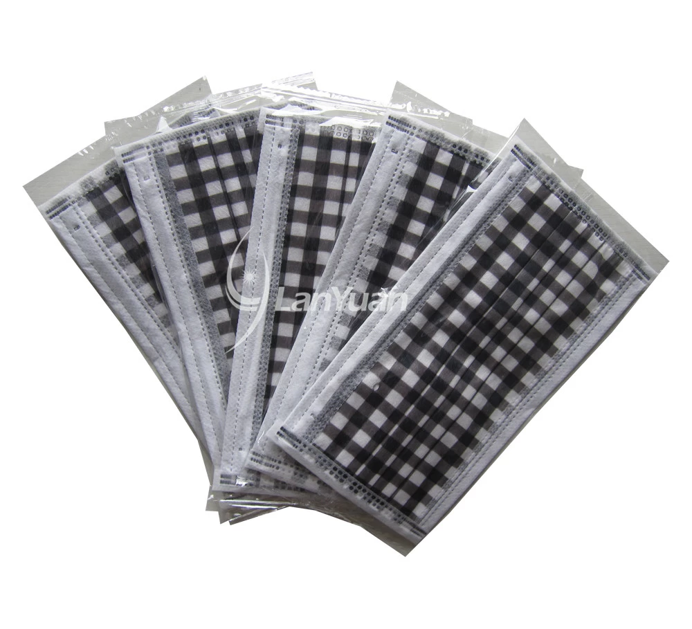 Single Piece Package Black and White Big Checked Pattern Ear Loop Face Mask