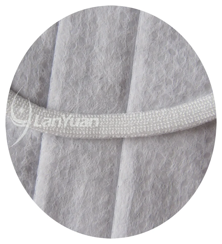 واحدة من قطعة حزمة أبيض وأسود صغير تم الفحص نمط قناع الوجه