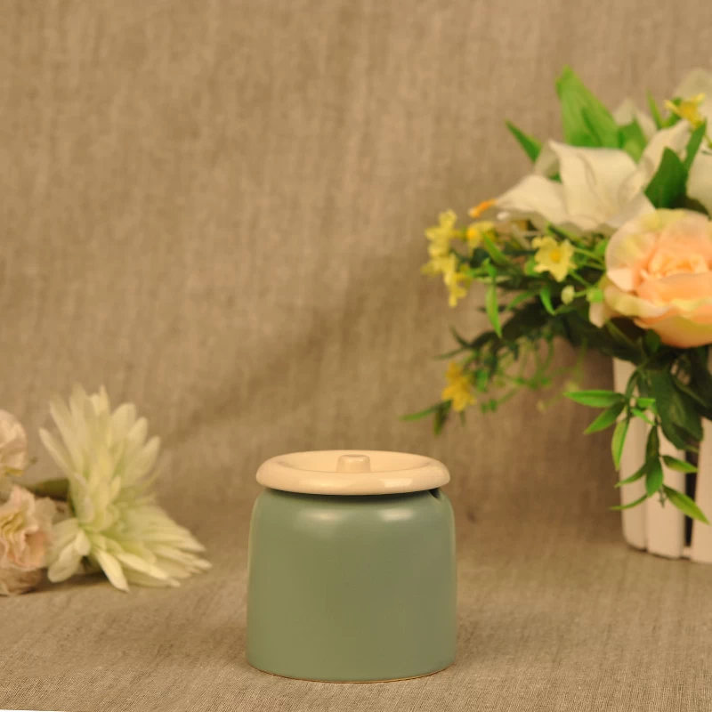 Ceramic candle jar with lid
