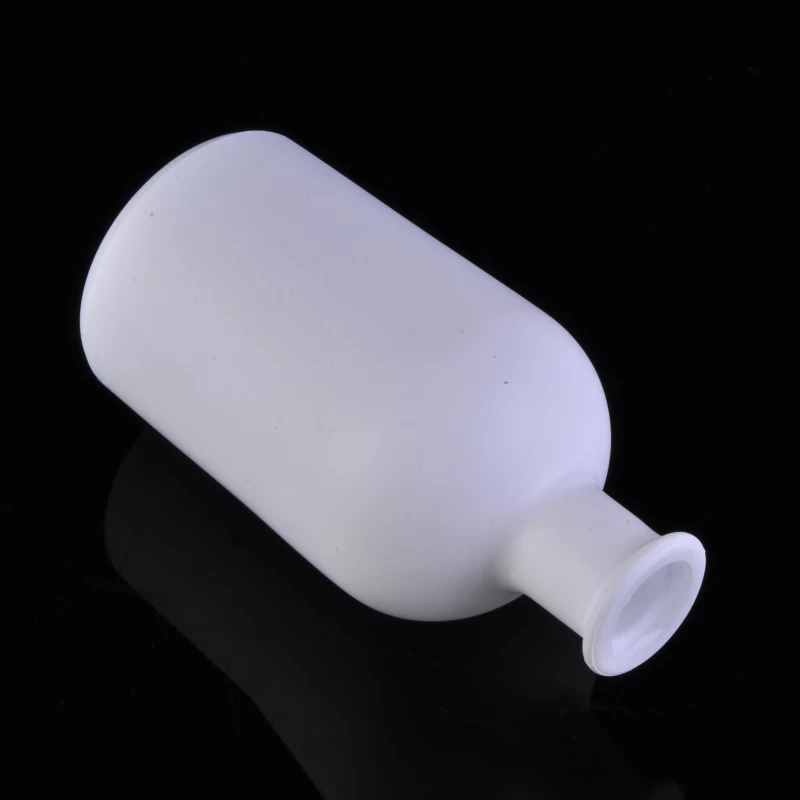 Pure white color coating round glass aroma essencial bottle 