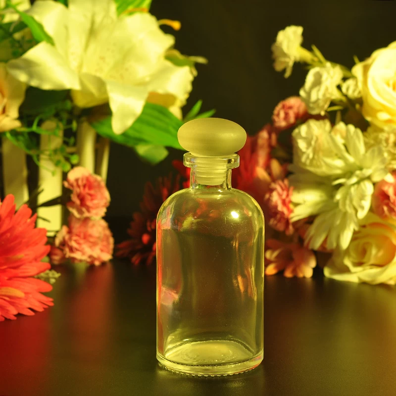 Glass oil bottle with lid