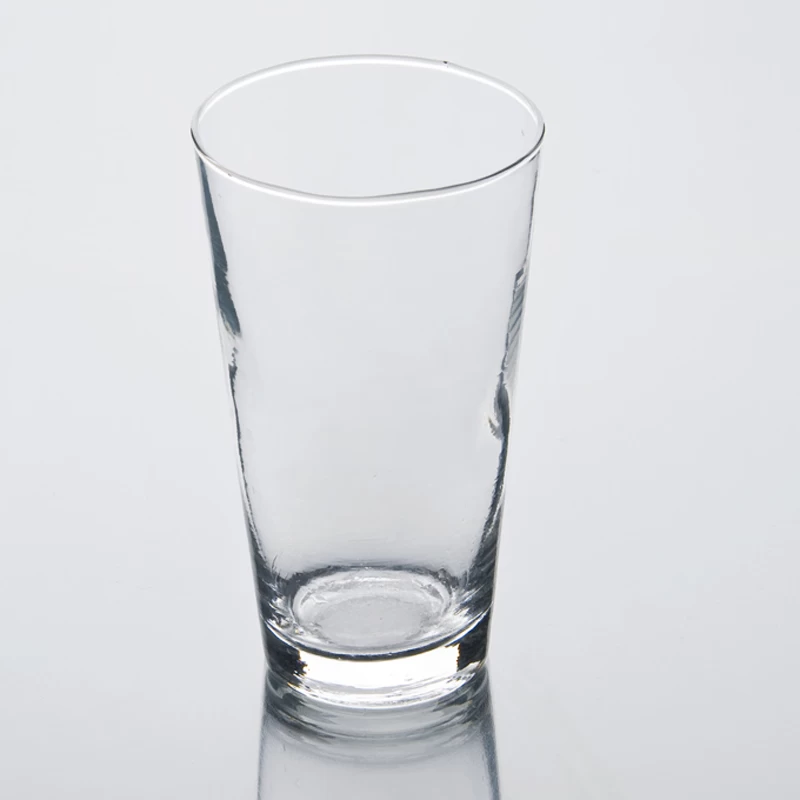  精致的经典透明热水玻璃杯