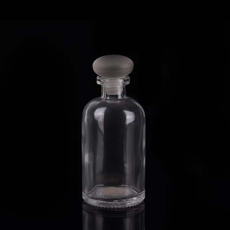 Glass oil bottle with lid
