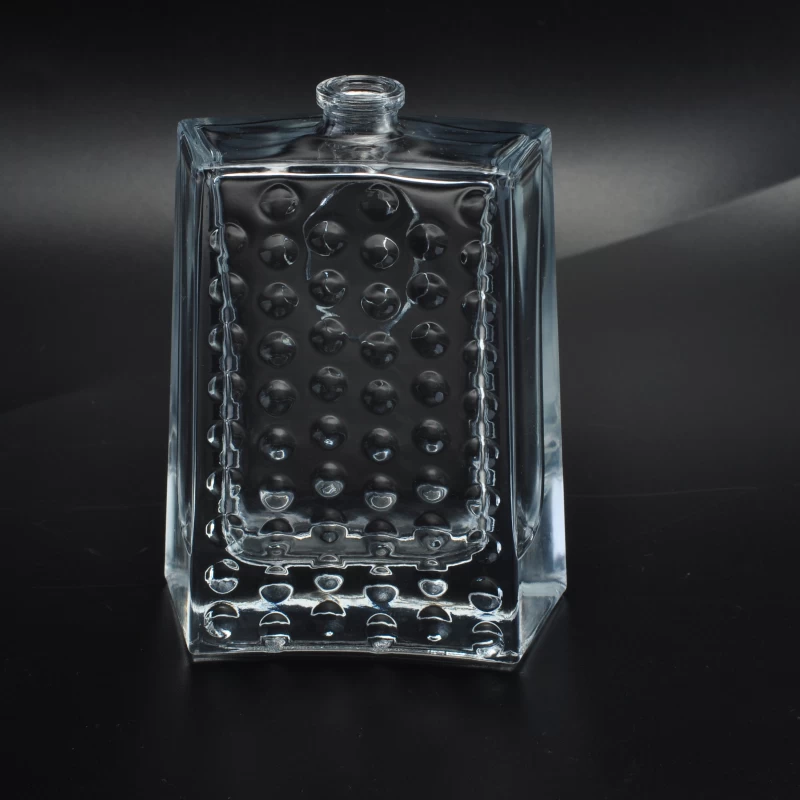 frascos de perfume clásicas botellas de perfume de cristal en casa