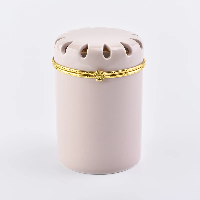 Ceramic candle jar with decorative lid