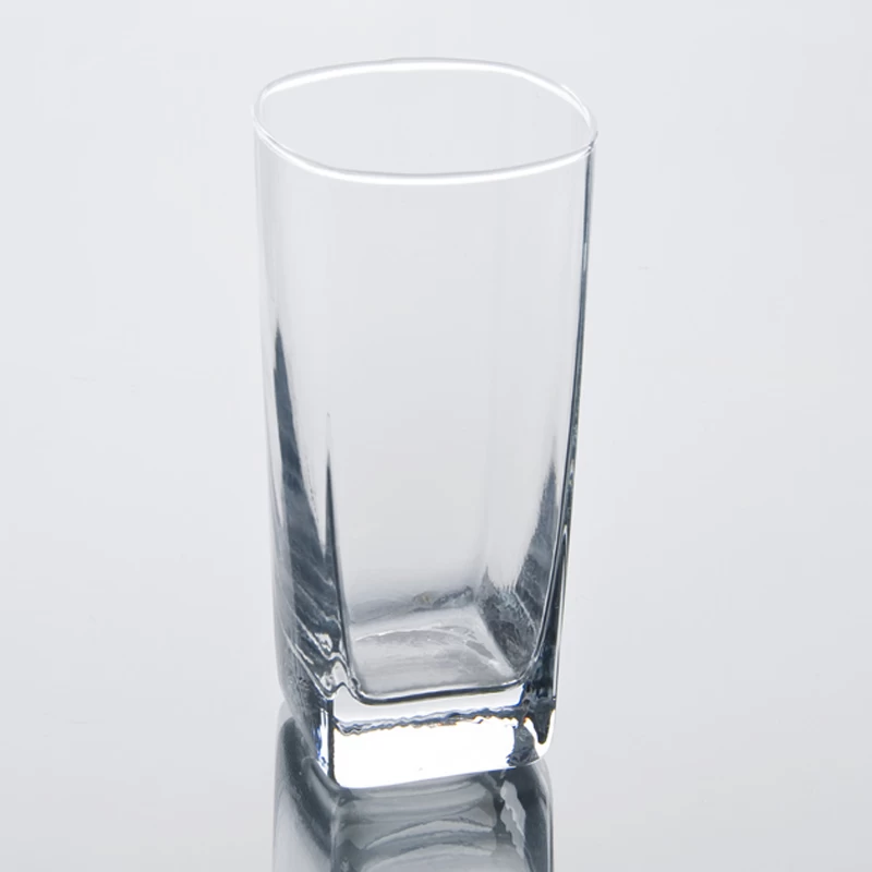 高的玻璃水杯