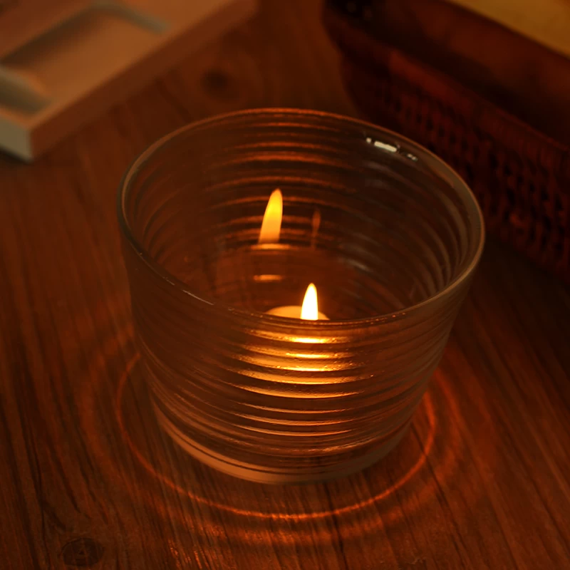 Thread pattern candle holder