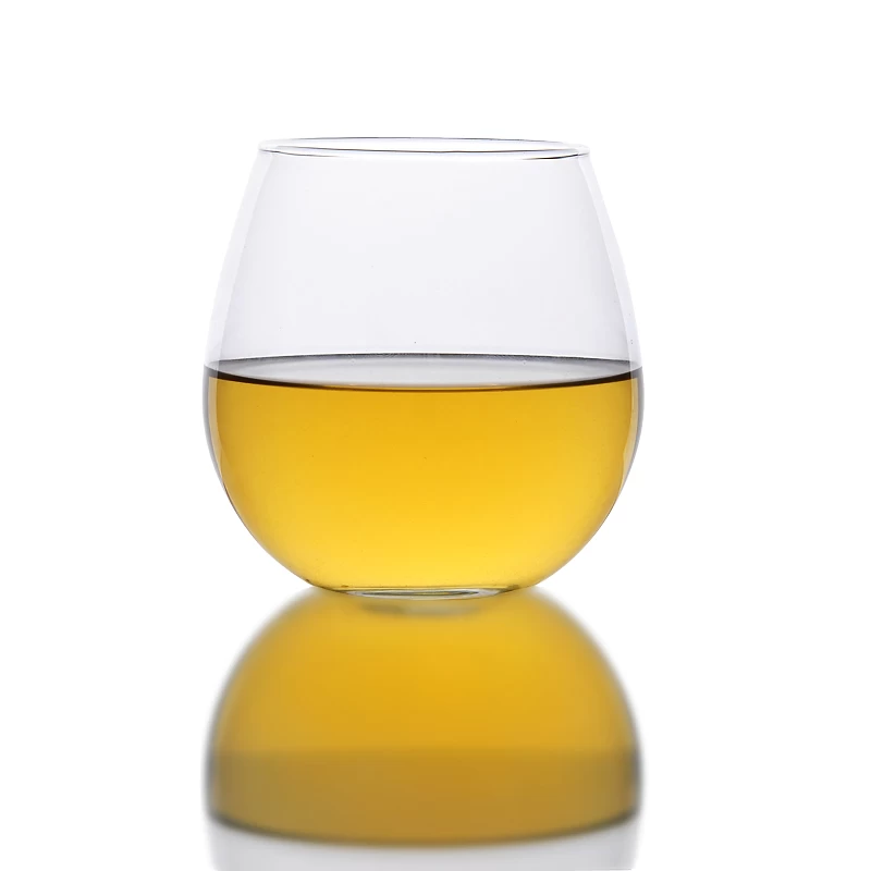 椭圆的威士忌玻璃杯
