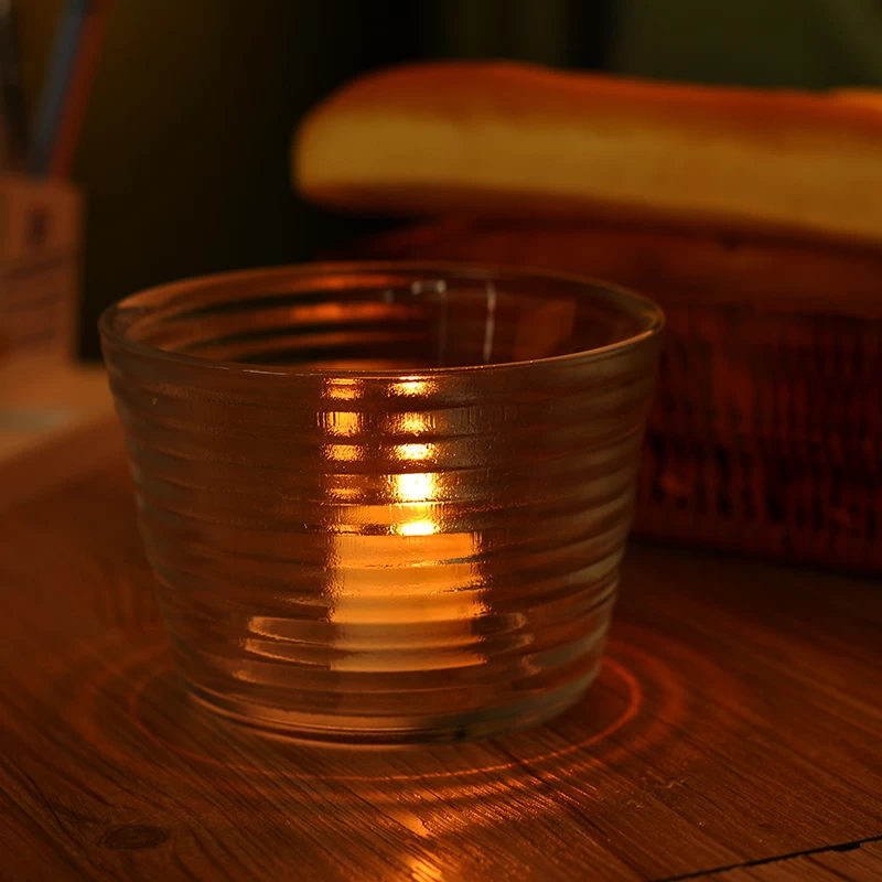 Thread pattern candle holder