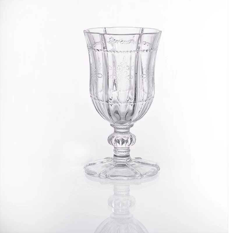 杯状透明玻璃烛台