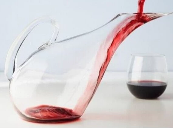 How to use wine glass decanters