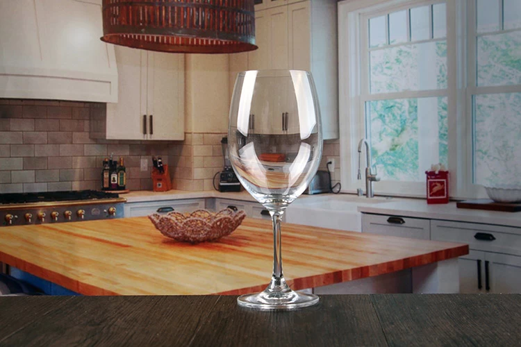 Short stem large wine glass