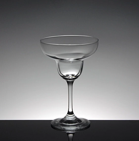 Elegant and exquisite types of martini glasses,standard martini glass size supplier