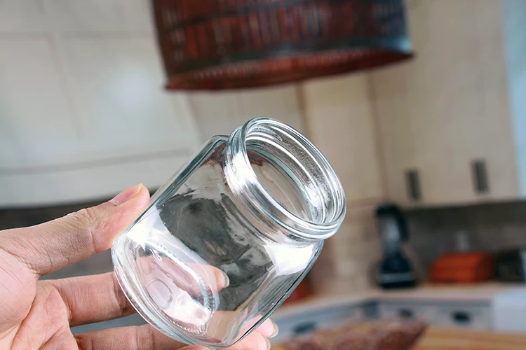 Clear glass jar whit lids