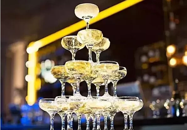 champagne saucer glass uses 