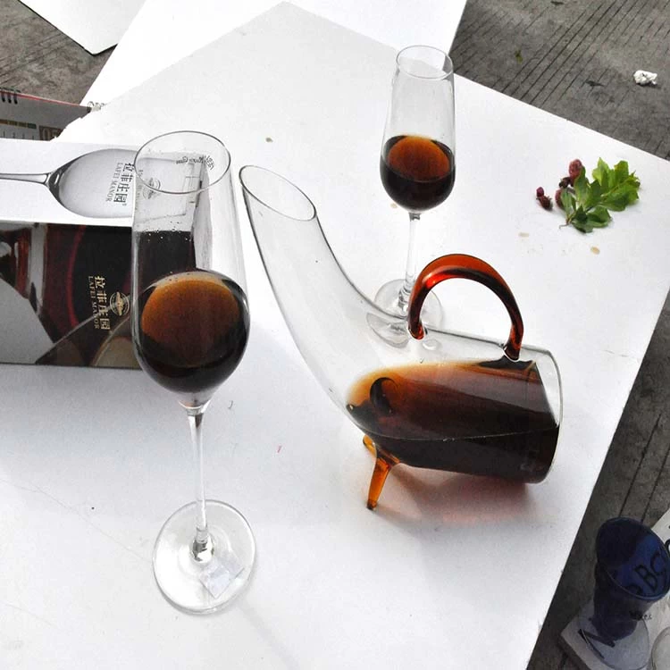 Unique design oX horn glass decanter with handle,glassware decanter whiskey decanter set wholesale