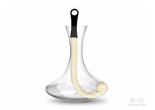 how to clean a wine decanter