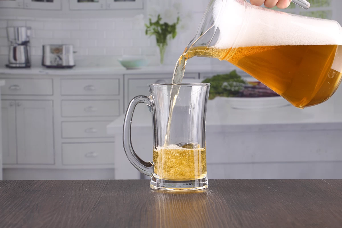 Beer glass with handle