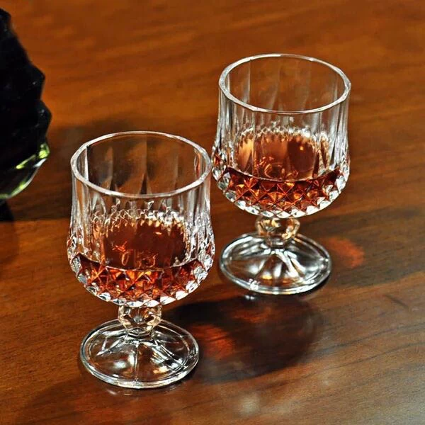 Personalized shot glass favors,goblet whisky glass supplier