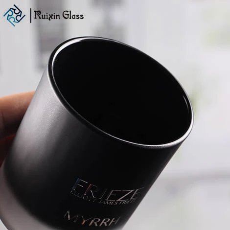 Siyah camlı mumluklar logo ile küçük mumlukları topluyor