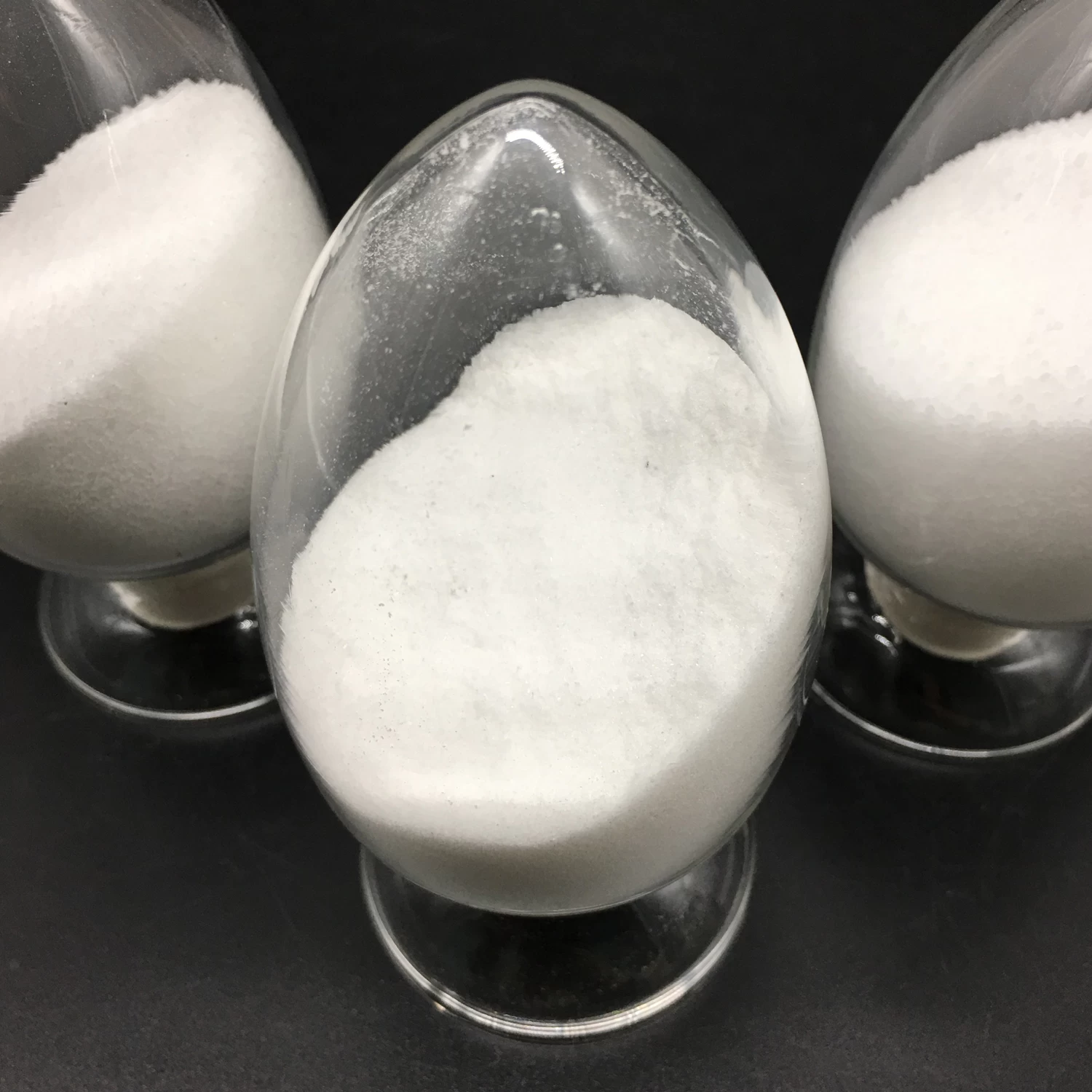 Kationisches Polyacrylamid-Flockungsmittel zur Wasseraufbereitung