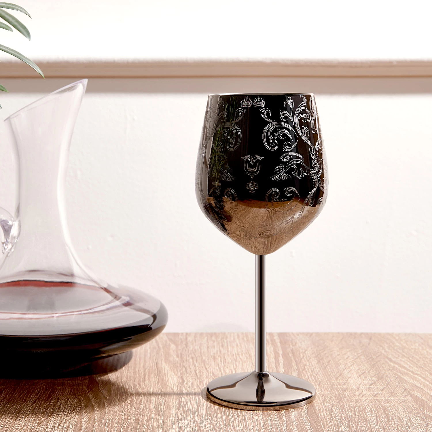 China Etching Design Black Plated Finishing Stainless steel Food Grade Wine Glasses Manufacturers