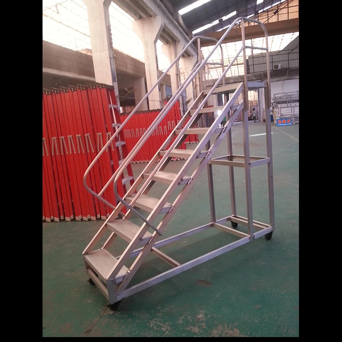 Xingon entrepôt de sécurité roulant échelle plate-forme mobile avec des mains courantes EN131