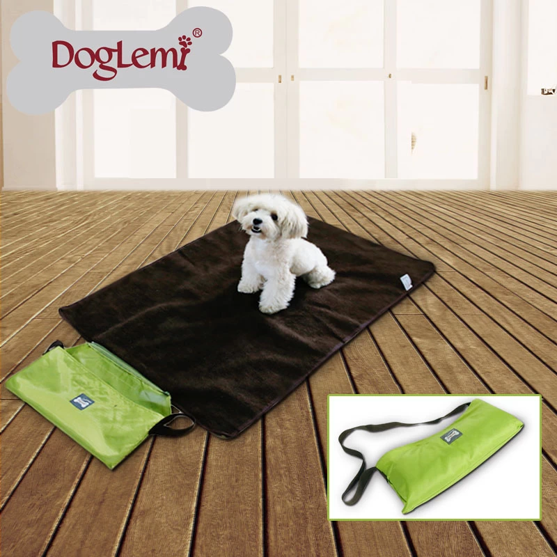 Folding portable pet outdoor blanket